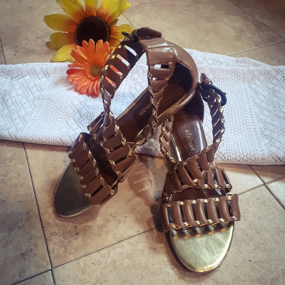 🔵3/$30 Libby Edelman sandles great condition